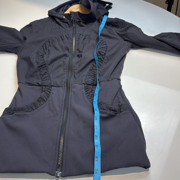 LULULEMON Dance Studio Jacket Size 4 Deep Coal Reversible - Picture 8 of 10